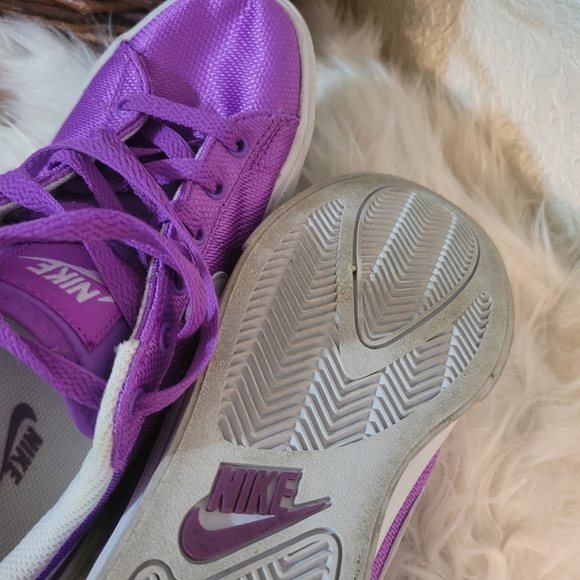 Sneakers - Picture 7 of 8